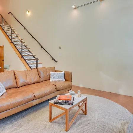 Modern Desert Loft W/ Fireplace! Holiday home *