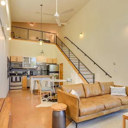 Modern Desert Loft W/ Fireplace! Holiday home