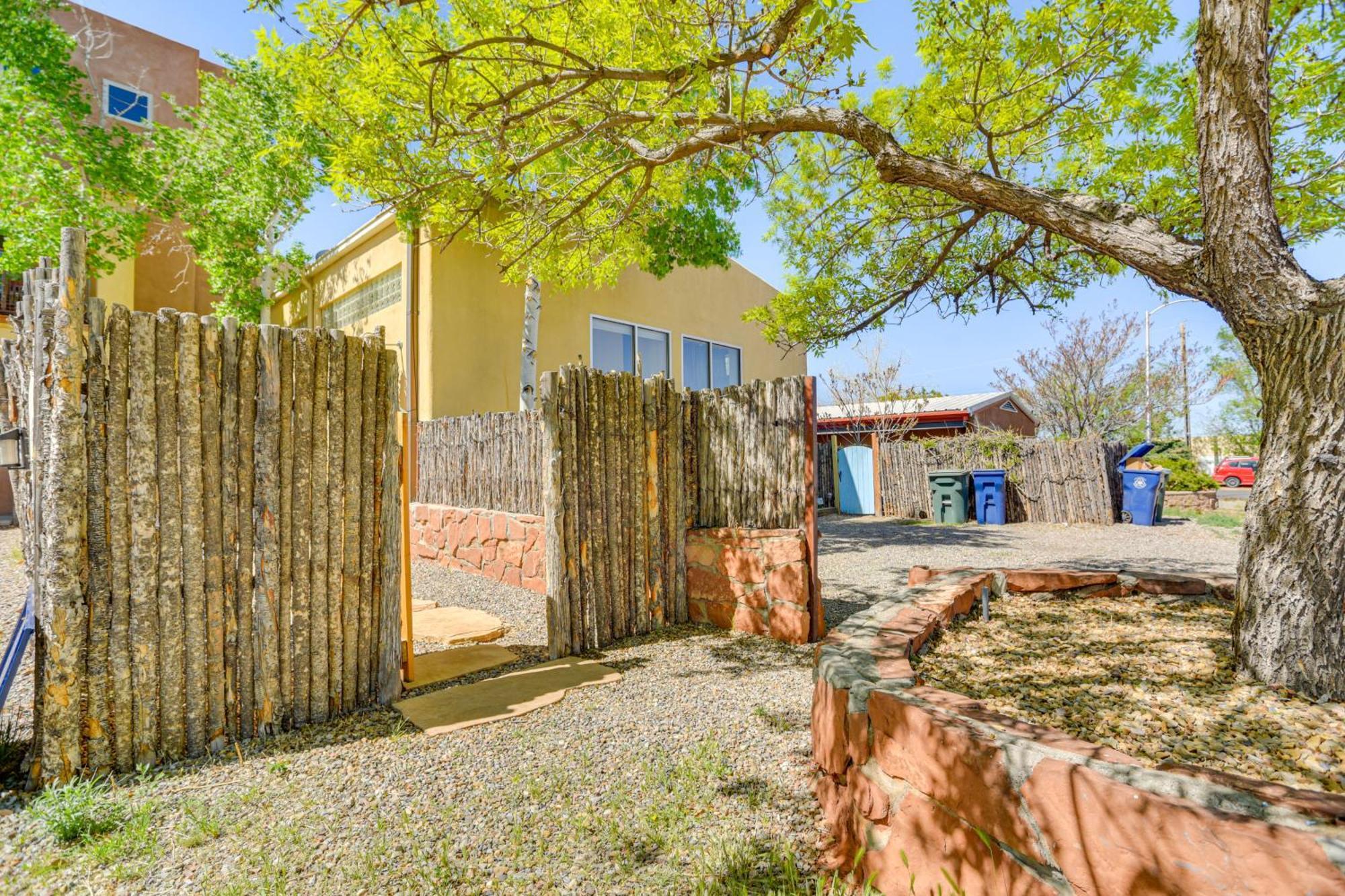 Modern Desert Loft With Fireplace! * Santa Fé